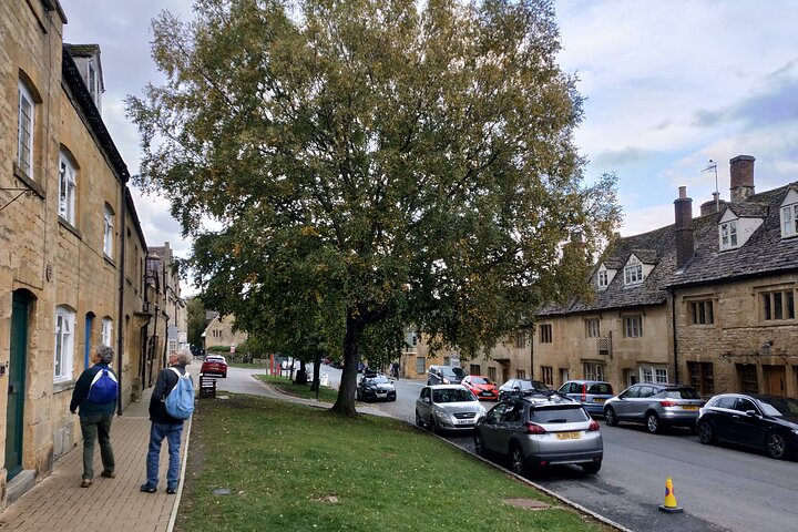 A excursão privada de um dia de bicicleta elétrica em Cotswolds começa perto de Oxford