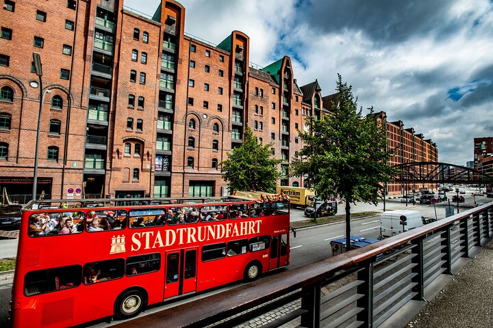 Hamburg Hop-on-Hop-off Stadtrundfahrt im Roten Doppeldecker
