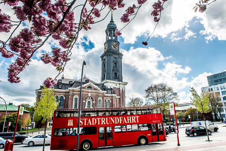 Hamburg Hop-on-Hop-off Stadtrundfahrt im Roten Doppeldecker