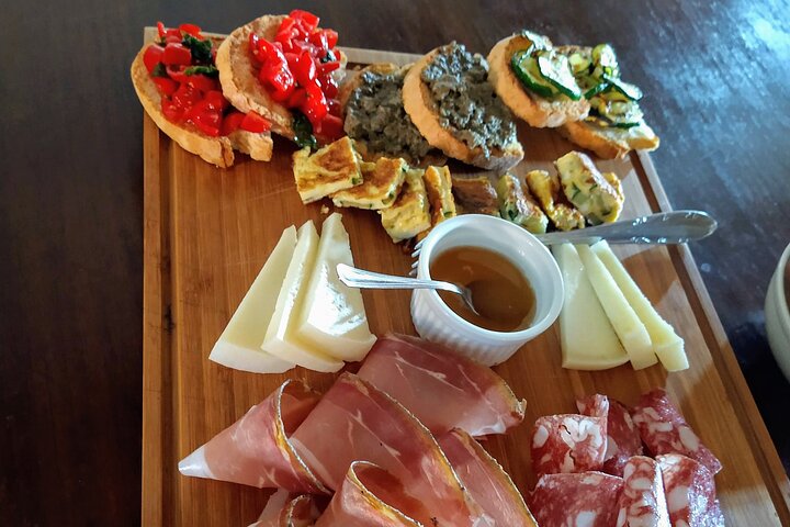 Montalcino: Brunello Weinprobe & Mittagessen in einer toskanischen Burg