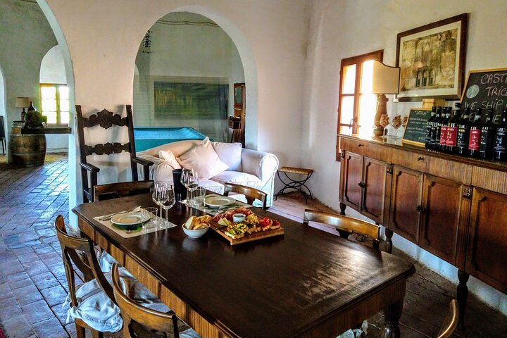 Montalcino: Brunello Weinprobe & Mittagessen in einer toskanischen Burg