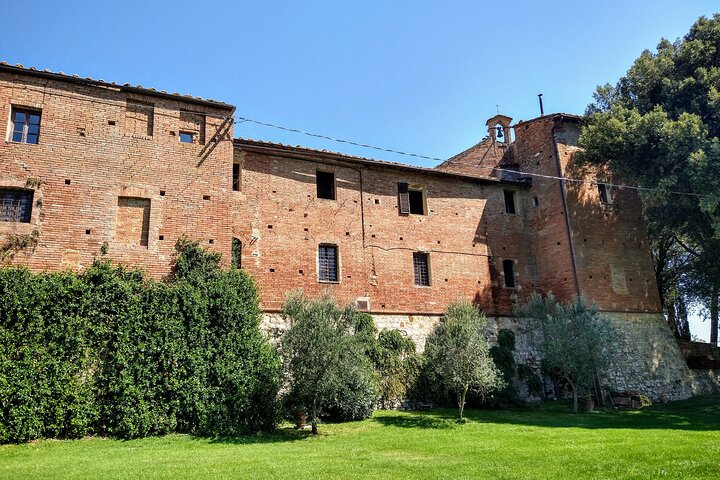 Montalcino: Brunello Weinprobe & Mittagessen in einer toskanischen Burg