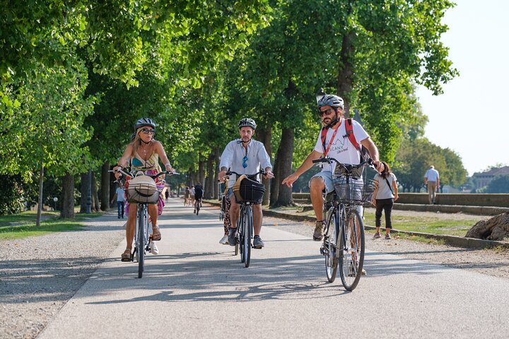 Lucca Bikes and Bites met proeverijen voor kleine groepen of privé