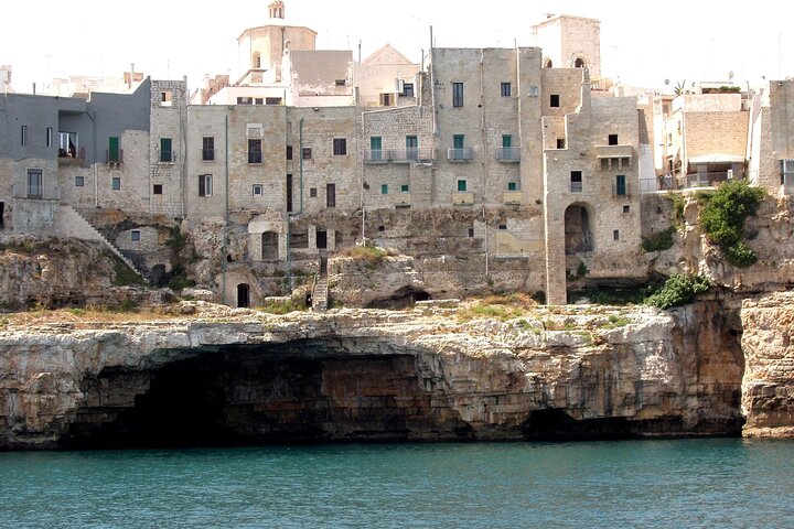 Polignano a Mare båttur følelser, grotter, dykking og forretter