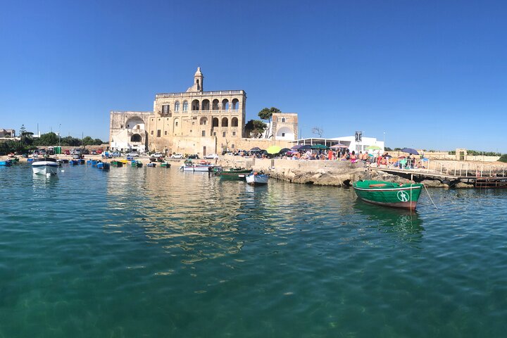 Polignano a Mare båttur følelser, grotter, dykking og forretter