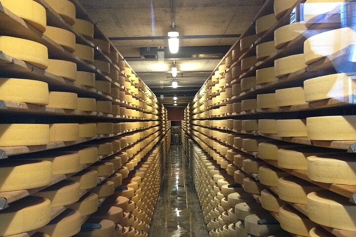 Excursão particular de Gruyères, incluindo fábrica de queijo e de chocolate saindo de Montreux