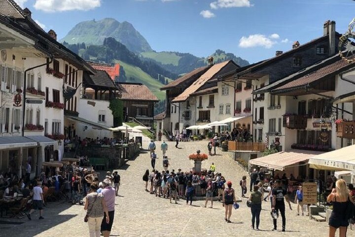 Excursão particular de Gruyères, incluindo fábrica de queijo e de chocolate saindo de Montreux