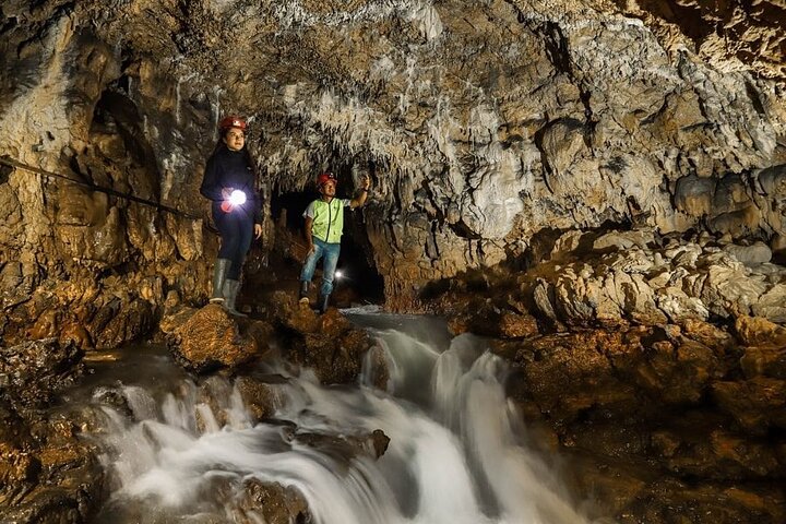Tour di un'intera giornata alle grotte e alla natura di Rey Marcos da Coban