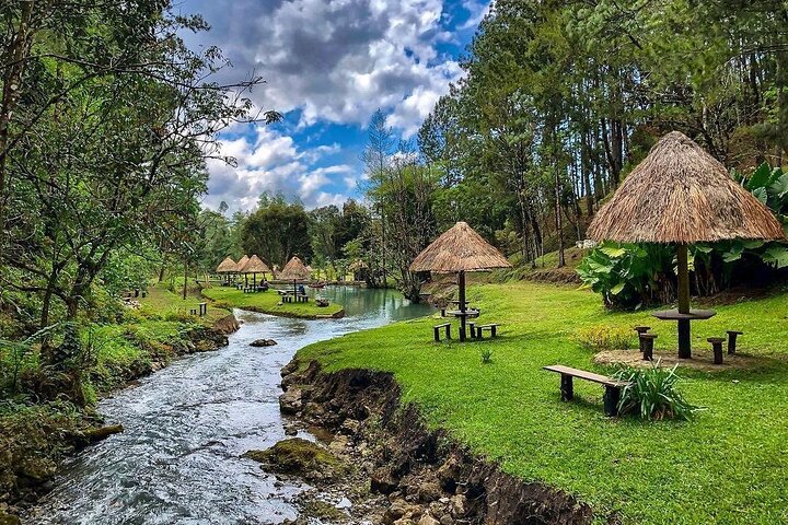 Tour di un'intera giornata alle grotte e alla natura di Rey Marcos da Coban