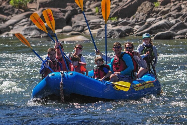 Meio Dia Rugindo Garfo Rafting