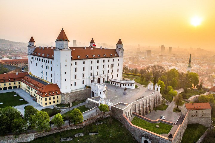 Stor slottstur i Bratislava med Presporacik sightseeingfordon