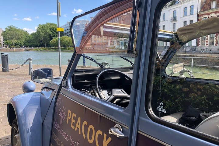 Tour guidato privato di 30 minuti di Lille in 2CV convertibile