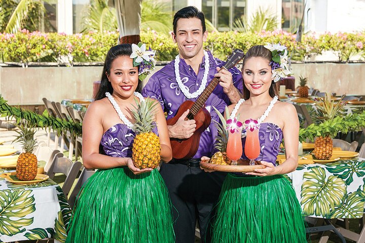 Buffet Waikiki Luau con biglietto opzionale per lo spettacolo Rock-A-Hula