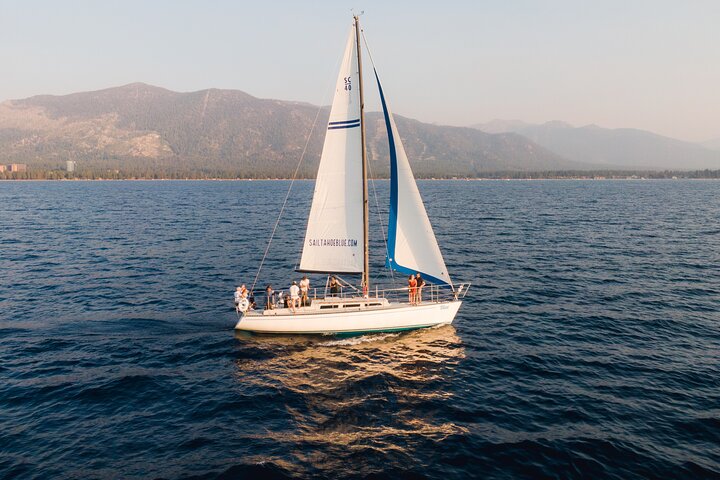 2-stündige Segelkreuzfahrt auf dem Lake Tahoe