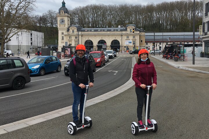 Giro insolito ed ecologico su un Segway e una bici elettrica a Bayonne