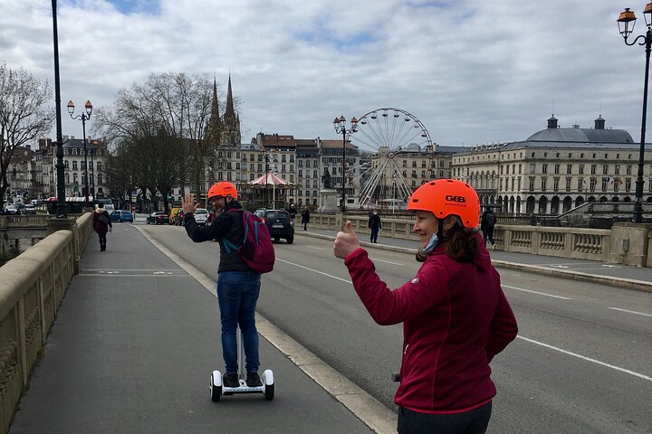 Giro insolito ed ecologico su un Segway e una bici elettrica a Bayonne