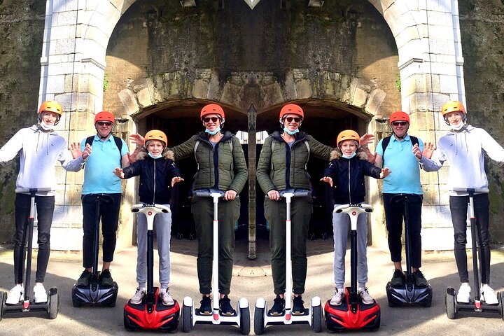 Giro insolito ed ecologico su un Segway e una bici elettrica a Bayonne