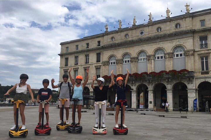 Giro insolito ed ecologico su un Segway e una bici elettrica a Bayonne