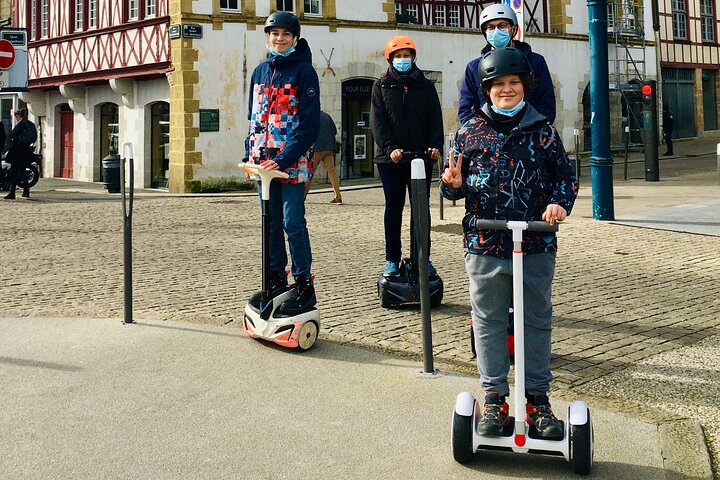 Giro insolito ed ecologico su un Segway e una bici elettrica a Bayonne