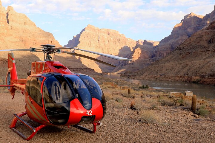 Grand Canyon West Heli Tour med bådtur og valgfrit adgangskort
