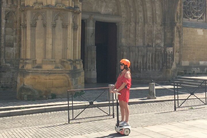 Giro insolito ed ecologico su un Segway e una bici elettrica a Bayonne