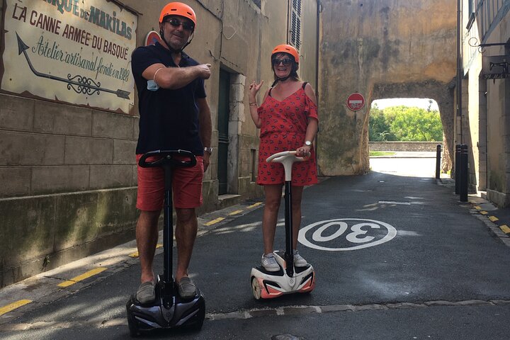 Giro insolito ed ecologico su un Segway e una bici elettrica a Bayonne