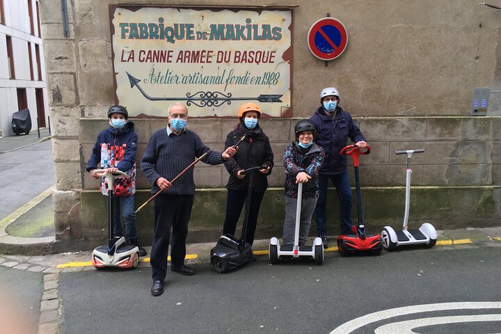 Giro insolito ed ecologico su un Segway e una bici elettrica a Bayonne