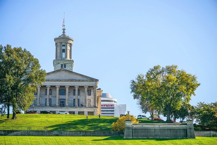 Excursão turística pela cidade de Nashville no ônibus de dois andares