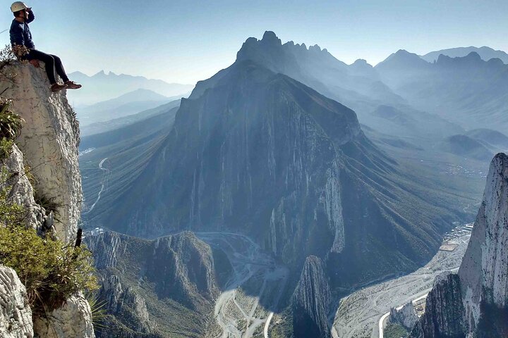 Nido de los Aguiluchos, Monterrey: Vandring + bergsklättring + 3 rappeller