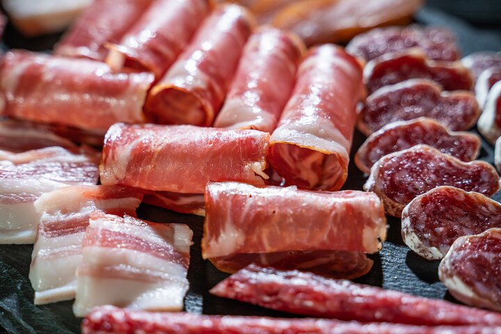 Visita y degustación de vinos con embutido y queso BODEGA PIRINEOS