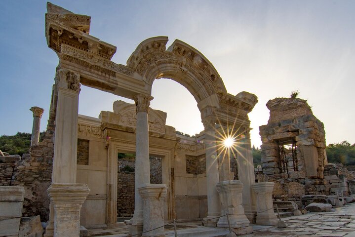 FOR CRUISERS : Ephesus & Virgin Mary Tour with ENTRY TICKET + LUNCH (クルーザー用:エフェソスと聖母マリアの入場券+ランチ付きツアー)