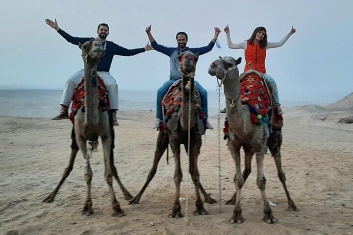 Tour privado a las pirámides de Giza con paseo en camello alrededor de la Gran Pirámide