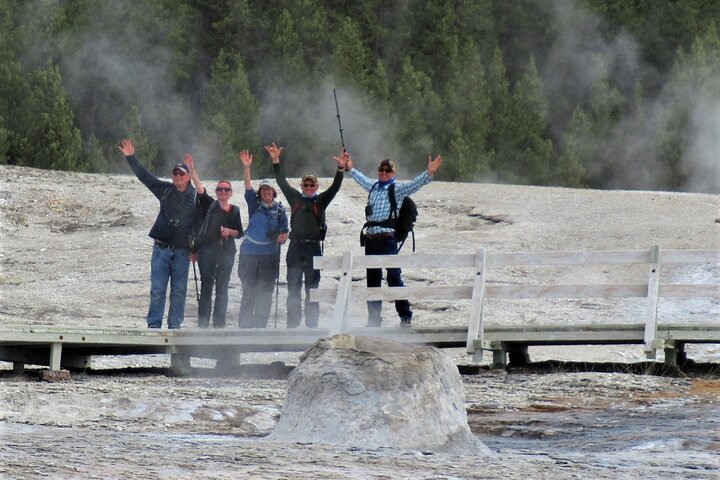 Excursão de caminhada de 6 milhas no gêiser em Yellowstone com almoço