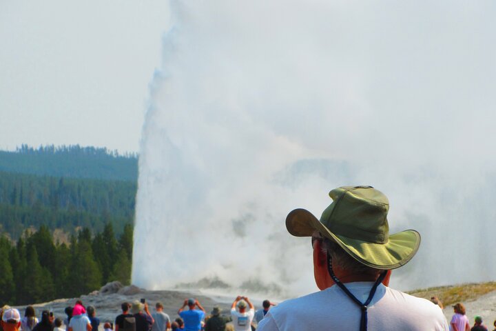 Excursão de caminhada de 6 milhas no gêiser em Yellowstone com almoço