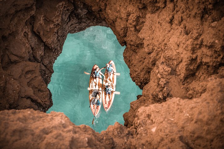 Albufeira : Grotte marine e spiagge nascoste Tour guidato in kayak