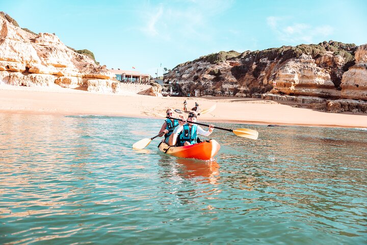 Albufeira : Grotte marine e spiagge nascoste Tour guidato in kayak