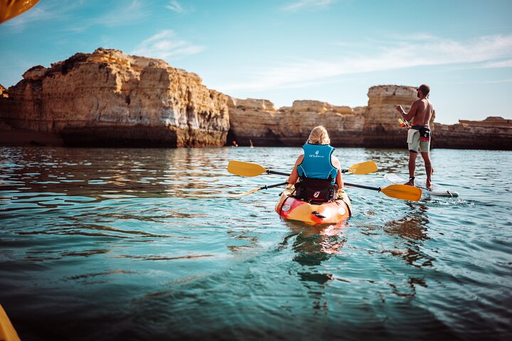 Albufeira : Grotte marine e spiagge nascoste Tour guidato in kayak