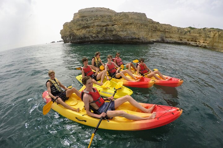 Albufeira : Grotte marine e spiagge nascoste Tour guidato in kayak