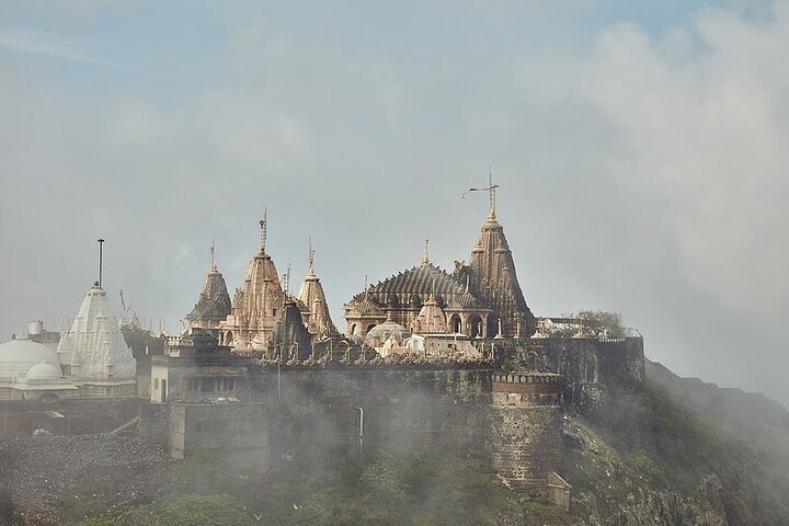 Colinas y templos divinos: recorrido de senderismo por el templo Jain de Palitana