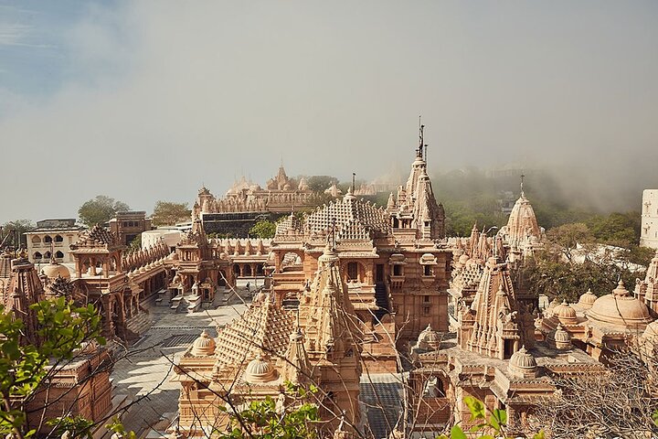 Colinas y templos divinos: recorrido de senderismo por el templo Jain de Palitana