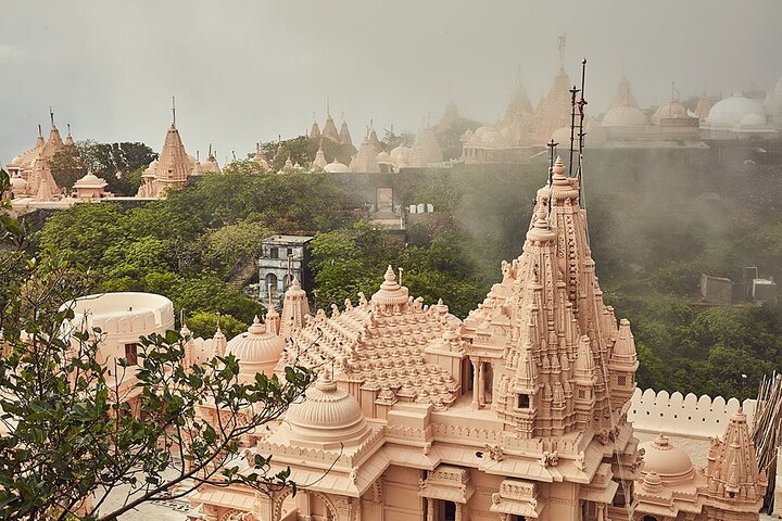 Colinas y templos divinos: recorrido de senderismo por el templo Jain de Palitana