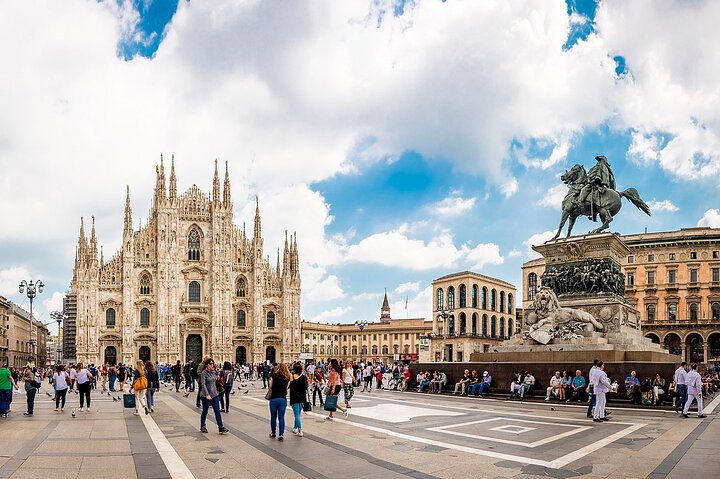 Lyxig privat dagtransfer från Malpensa flygplats till Milanos centrum