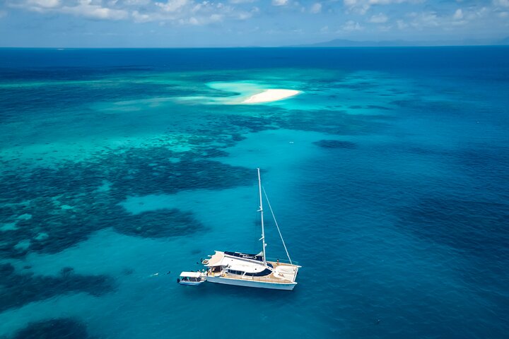 Aventura de navegación y snorkel en Outer Reef Mackay Cay desde Port Douglas