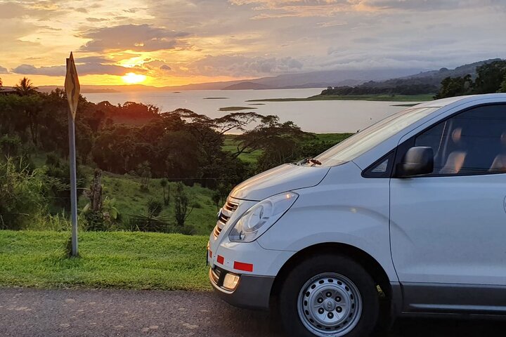 Flughafen San Jose (SJO) nach La Fortuna Arenal Privater VIP Transfer