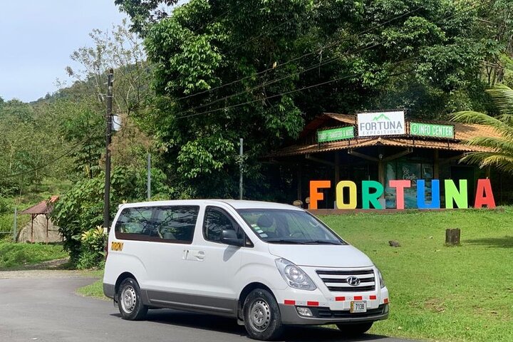 Flughafen San Jose (SJO) nach La Fortuna Arenal Privater VIP Transfer