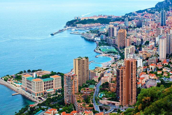 Visite privée personnalisée de la Côte d'Azur au départ du port de Cannes 8H