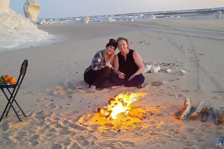 2 - Dag Bahariya Oasis Witte en Zwarte Overnachting Camping Jeep Tour