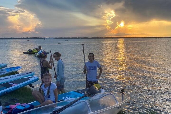 Restauranter i nærheten av Bioluminescence Clear Kayak & Paddleboard Tour