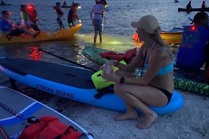 Restauranter i nærheten av Bioluminescence Clear Kayak & Paddleboard Tour