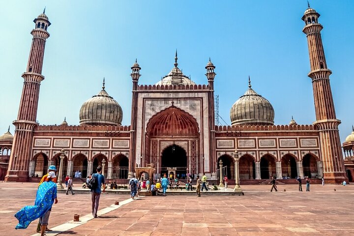 Enkele reis van Alwar naar Delhi in AC-voertuig